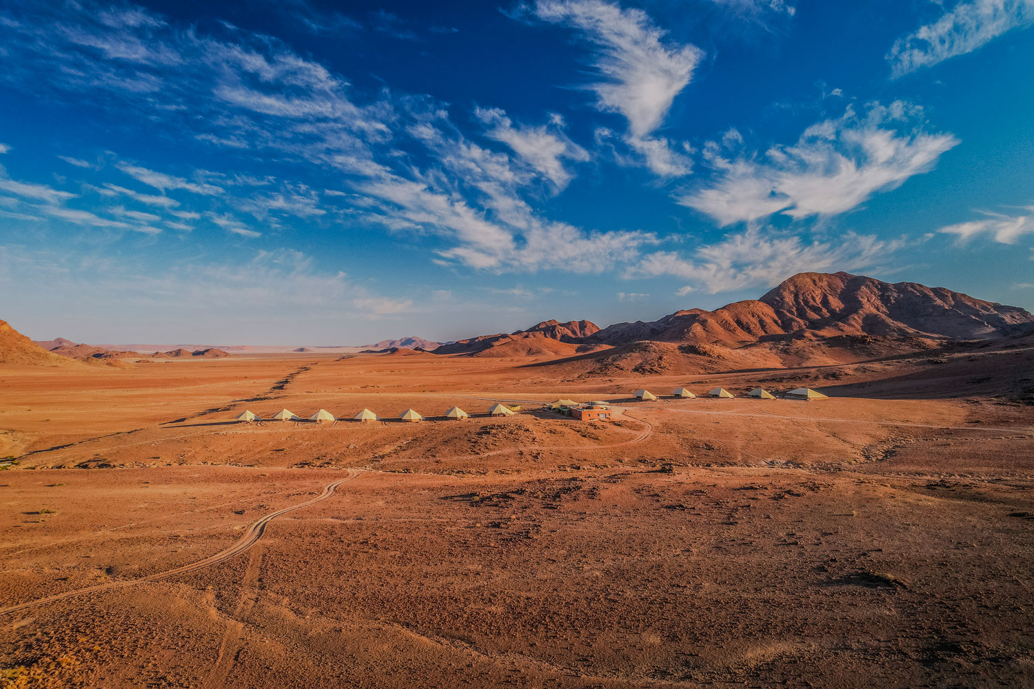 Desert-Hills-namibia-12 Desert Hills - Glamping nel deserto in Namibia con piscina