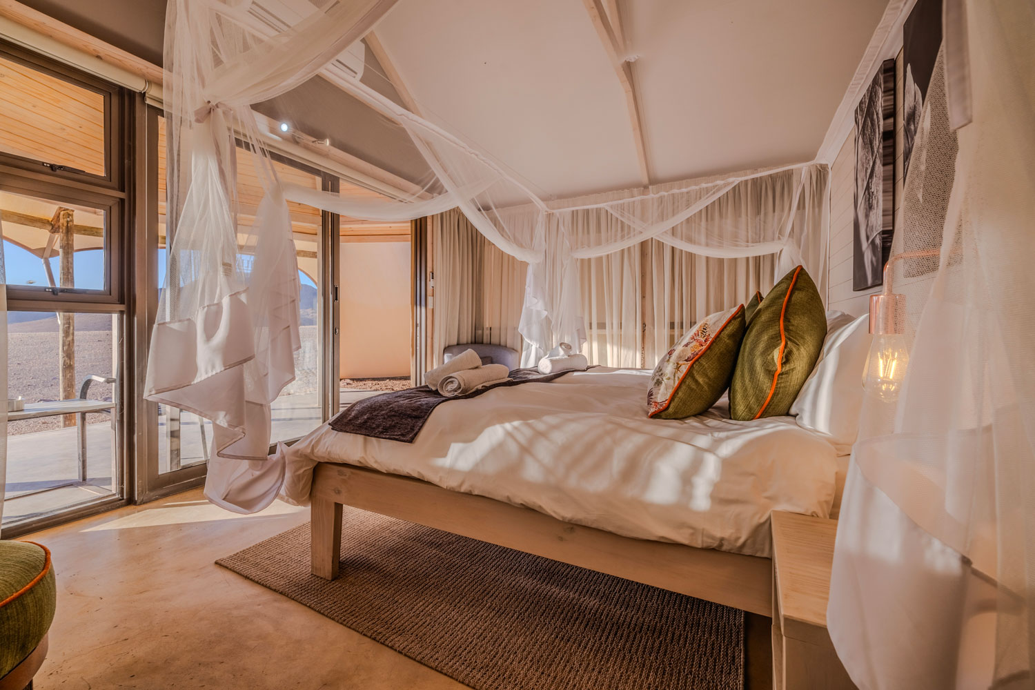 Desert-Hills-namibia-3 Desert Hills - Glamping nel deserto in Namibia con piscina