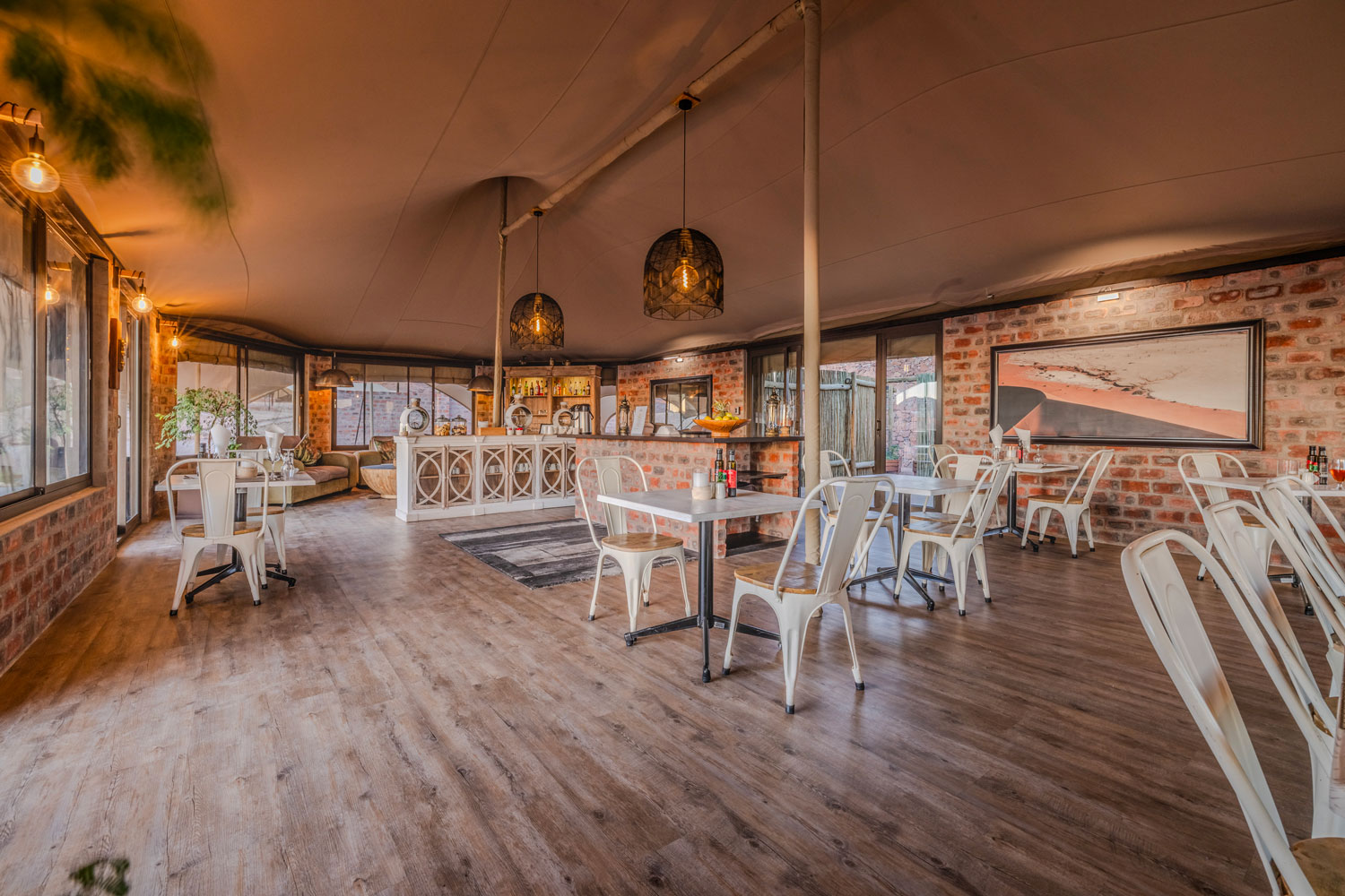 Desert-Hills-namibia-7 Desert Hills - Glamping nel deserto in Namibia con piscina