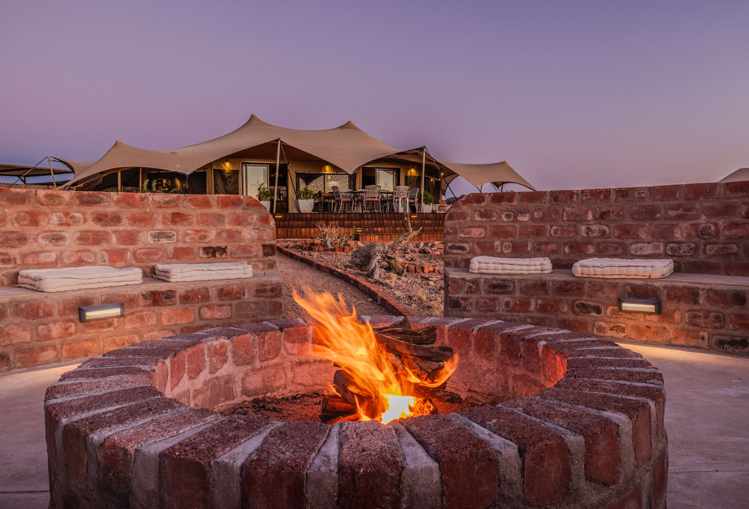 Desert-Hills-namibia-8 Desert Hills - Glamping nel deserto in Namibia con piscina